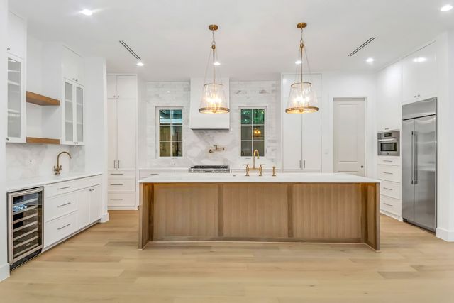 9034 Forest Hills Boulevard, Dallas, TX 75218