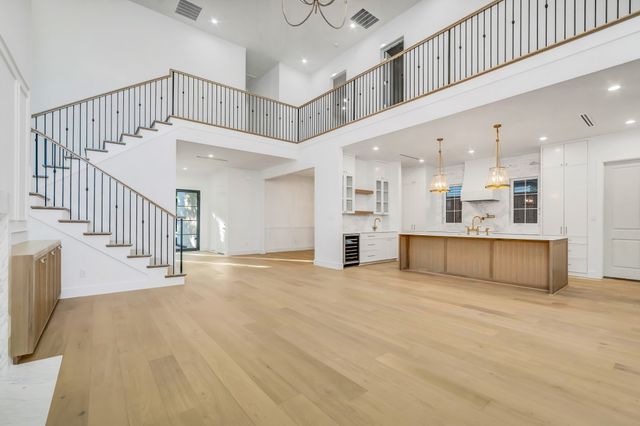 9034 Forest Hills Boulevard, Dallas, TX 75218