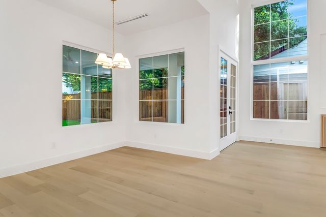 9034 Forest Hills Boulevard, Dallas, TX 75218