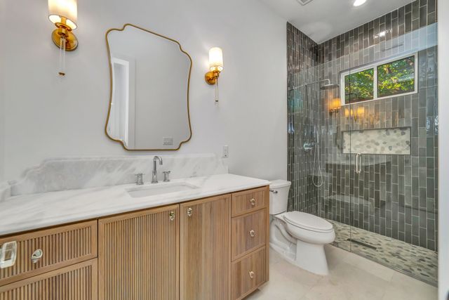 9034 Forest Hills Boulevard, Dallas, TX 75218