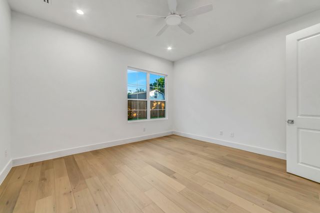 9034 Forest Hills Boulevard, Dallas, TX 75218