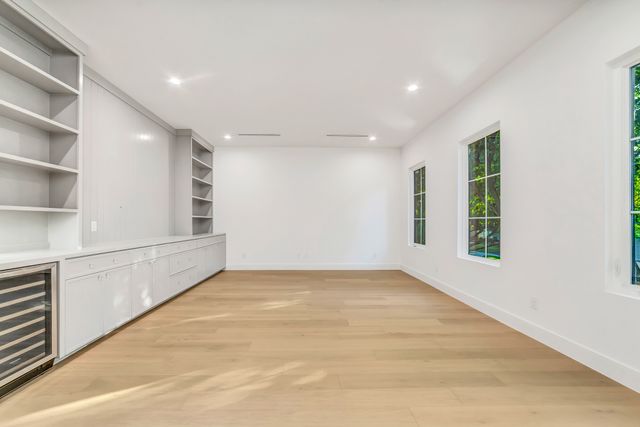 9034 Forest Hills Boulevard, Dallas, TX 75218