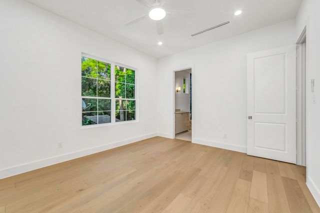 9034 Forest Hills Boulevard, Dallas, TX 75218