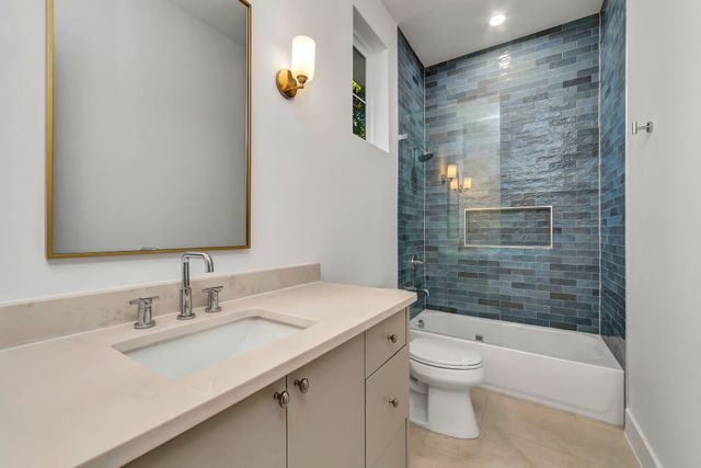 9034 Forest Hills Boulevard, Dallas, TX 75218