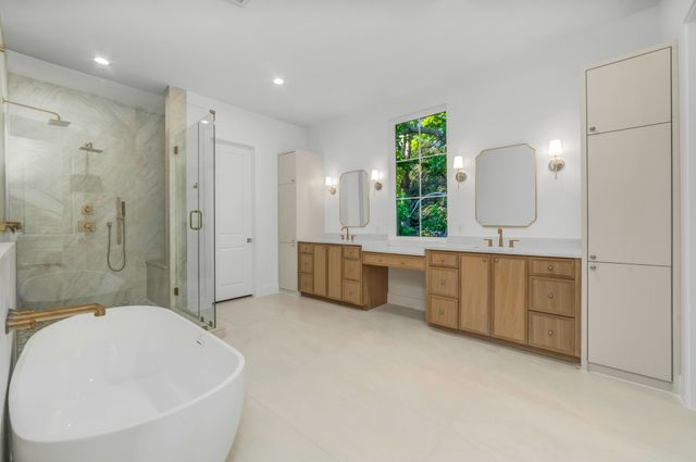 9034 Forest Hills Boulevard, Dallas, TX 75218