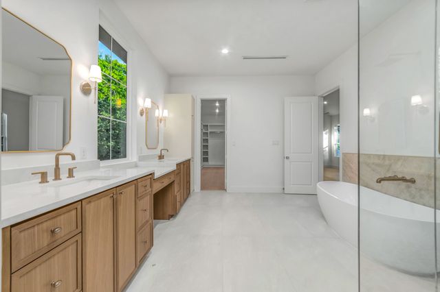 9034 Forest Hills Boulevard, Dallas, TX 75218