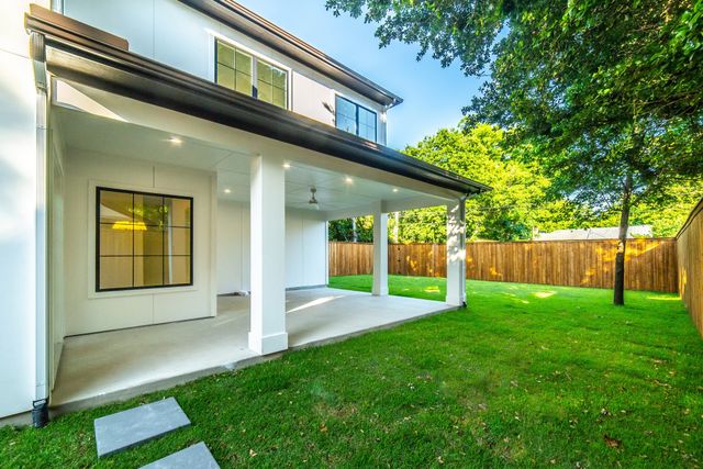 9034 Forest Hills Boulevard, Dallas, TX 75218