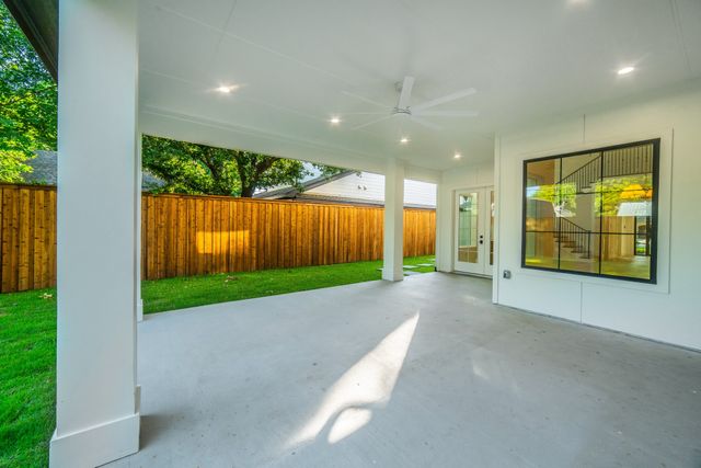 9034 Forest Hills Boulevard, Dallas, TX 75218