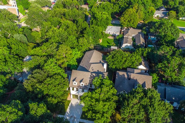 9034 Forest Hills Boulevard, Dallas, TX 75218