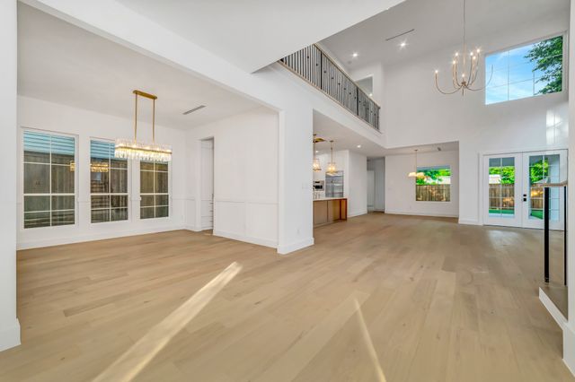 9034 Forest Hills Boulevard, Dallas, TX 75218