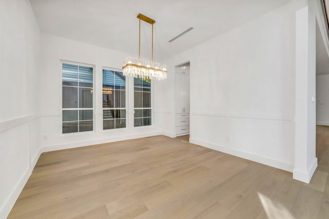 9034 Forest Hills Boulevard, Dallas, TX 75218