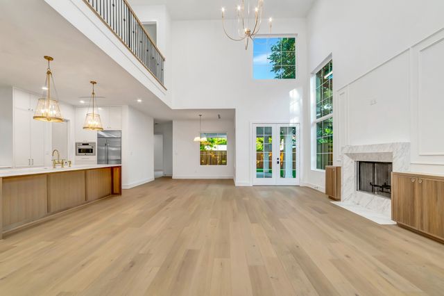 9034 Forest Hills Boulevard, Dallas, TX 75218