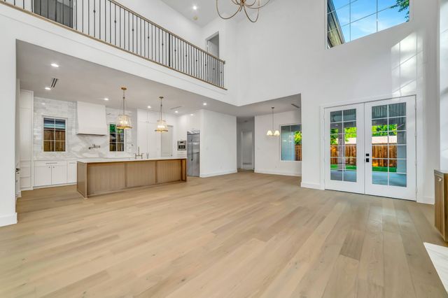 9034 Forest Hills Boulevard, Dallas, TX 75218
