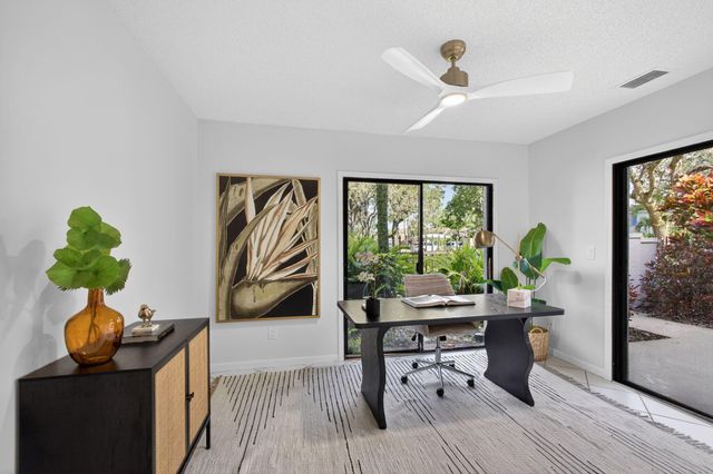 357 Prestwick Circle 2, Palm Beach Gardens, FL 33418