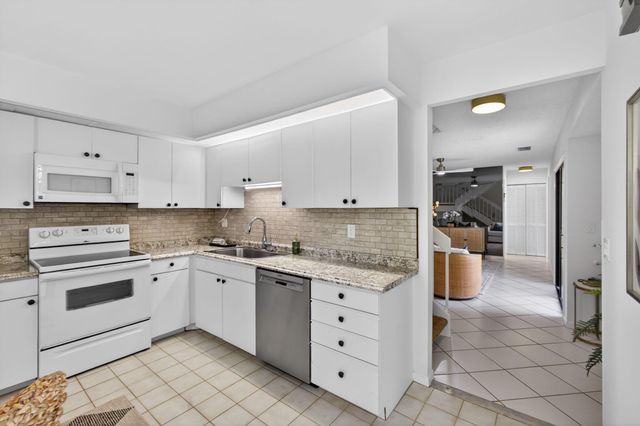 357 Prestwick Circle 2, Palm Beach Gardens, FL 33418