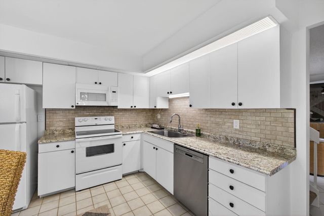 357 Prestwick Circle 2, Palm Beach Gardens, FL 33418