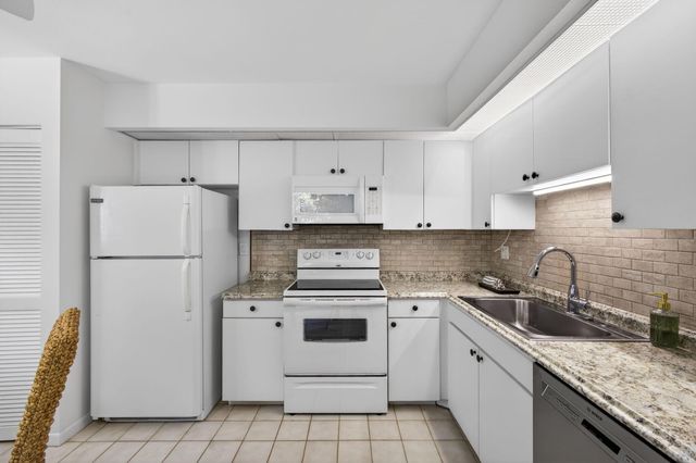 357 Prestwick Circle 2, Palm Beach Gardens, FL 33418