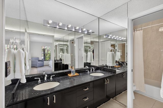 357 Prestwick Circle 2, Palm Beach Gardens, FL 33418