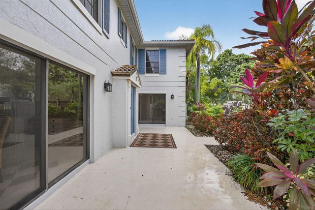 357 Prestwick Circle 2, Palm Beach Gardens, FL 33418