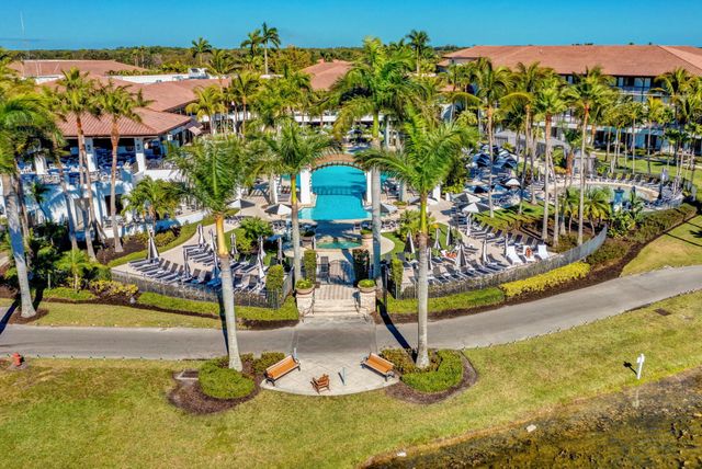 357 Prestwick Circle 2, Palm Beach Gardens, FL 33418