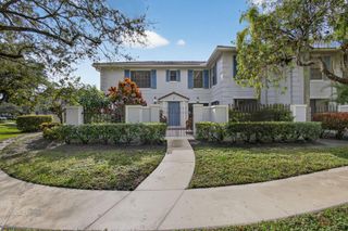 357 Prestwick Circle 2, Palm Beach Gardens, FL 33418