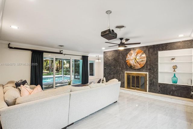 4316 SW 6th St, Plantation, FL 33317