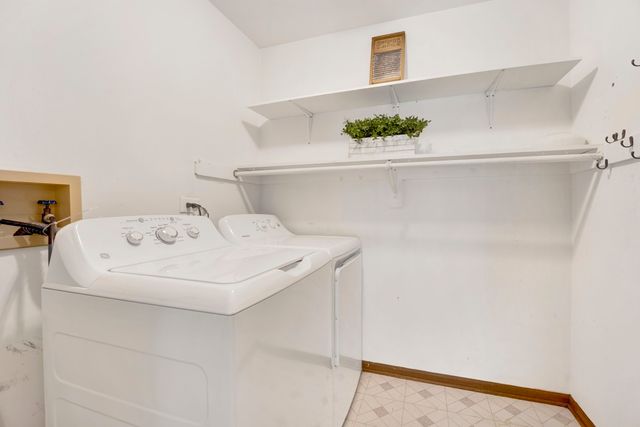 2426 Raleigh Court 7, Schaumburg, IL 60193