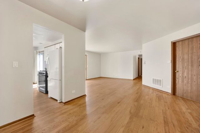 2426 Raleigh Court 7, Schaumburg, IL 60193