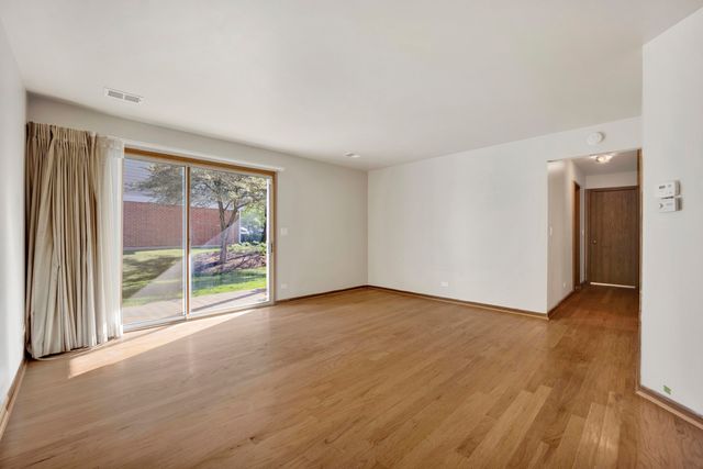 2426 Raleigh Court 7, Schaumburg, IL 60193