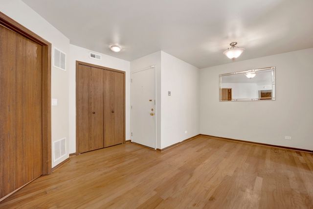2426 Raleigh Court 7, Schaumburg, IL 60193