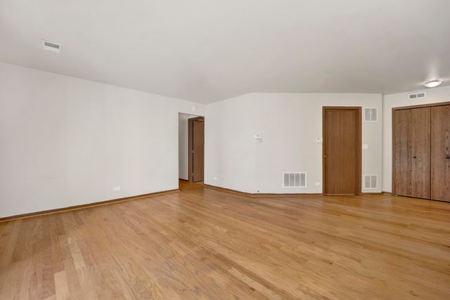 2426 Raleigh Court 7, Schaumburg, IL 60193