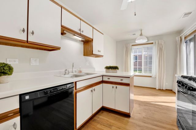 2426 Raleigh Court 7, Schaumburg, IL 60193
