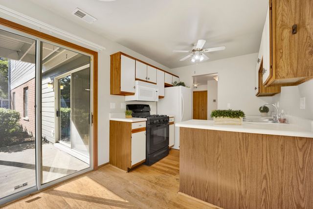 2426 Raleigh Court 7, Schaumburg, IL 60193