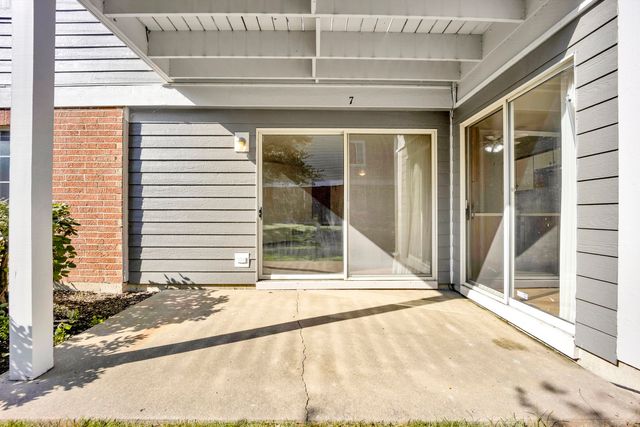 2426 Raleigh Court 7, Schaumburg, IL 60193