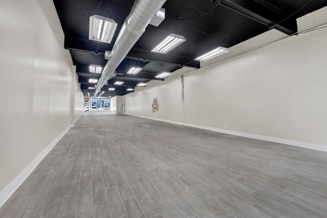 7055 N Clark Street, Chicago, IL 60626