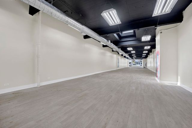 7055 N Clark Street, Chicago, IL 60626