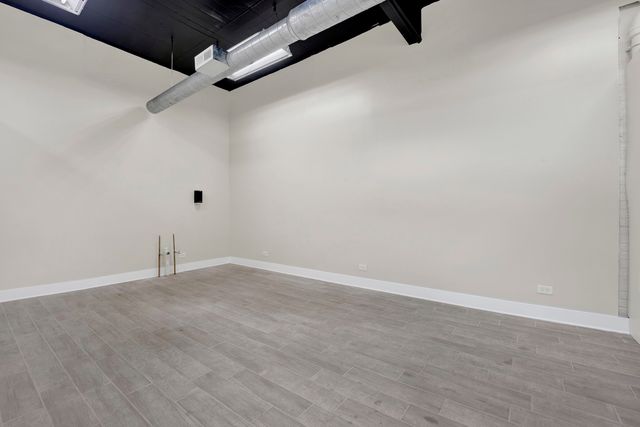 7055 N Clark Street, Chicago, IL 60626