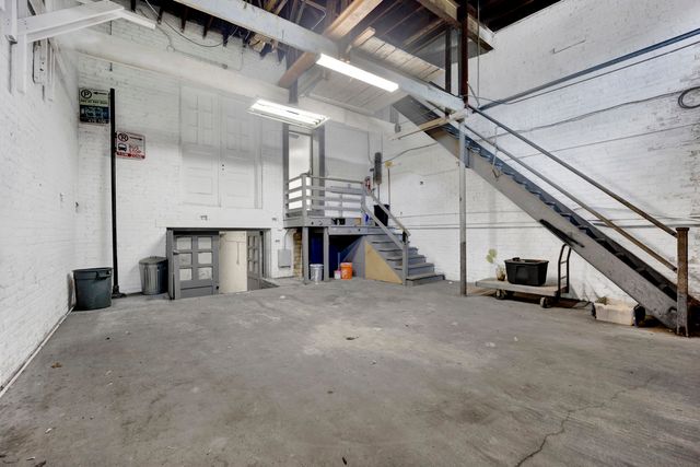 7055 N Clark Street, Chicago, IL 60626