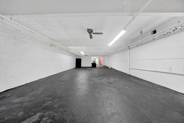 7055 N Clark Street, Chicago, IL 60626