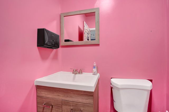 7055 N Clark Street, Chicago, IL 60626