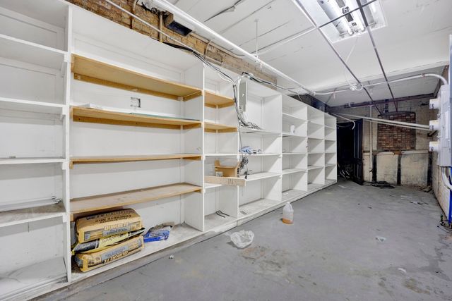 7055 N Clark Street, Chicago, IL 60626