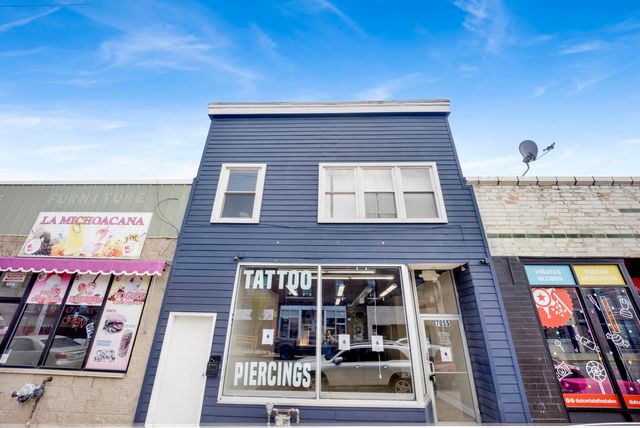 7055 N Clark Street, Chicago, IL 60626