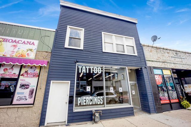 7055 N Clark Street, Chicago, IL 60626