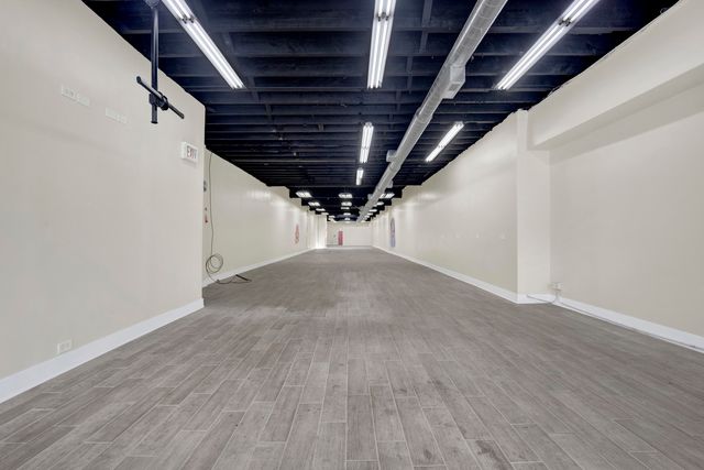 7055 N Clark Street, Chicago, IL 60626