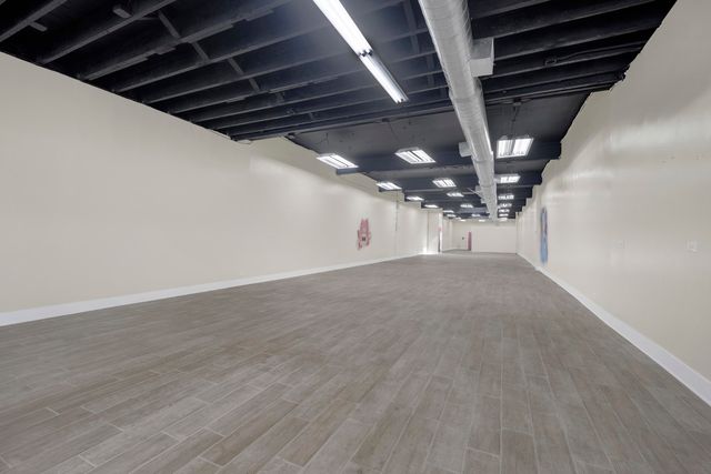 7055 N Clark Street, Chicago, IL 60626