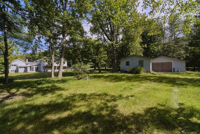 6665 Lakeshore Road, Manistee, MI 49660