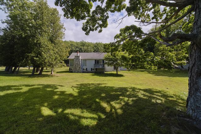 6665 Lakeshore Road, Manistee, MI 49660