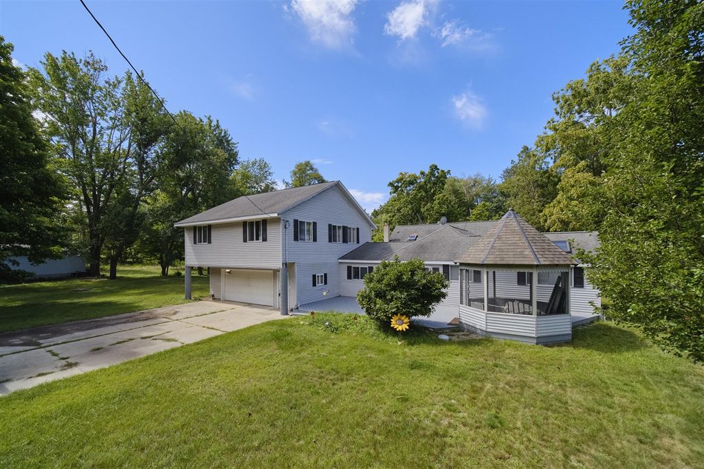 6665 Lakeshore Road, Manistee, MI 49660