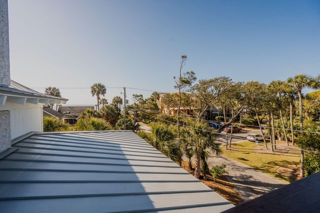 720 W Ashley Avenue, Folly Beach, SC 29439