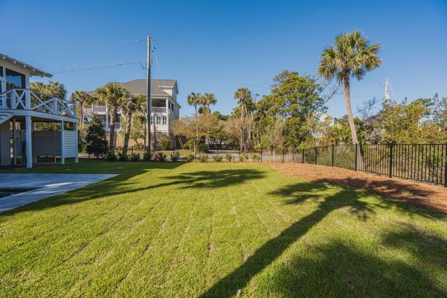 720 W Ashley Avenue, Folly Beach, SC 29439